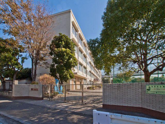 Primary school. 570m to Yokohama Municipal Honmoku Minami Elementary School