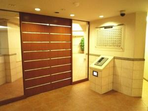 Entrance. Entrance Hall (auto lock)