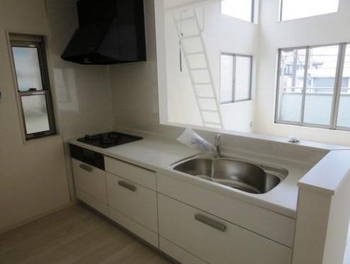 Kitchen. Indoor (10 May 2013) Shooting