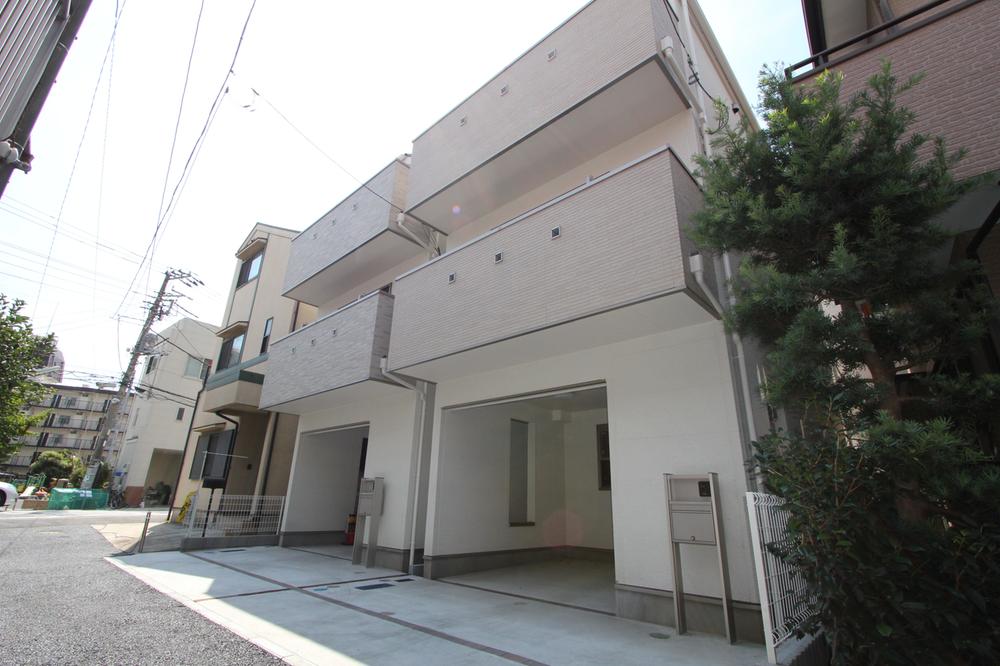 Local photos, including front road. Local (September 2013) Shooting