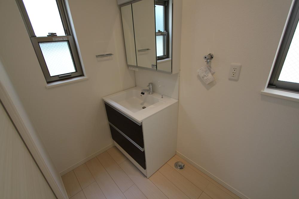 Wash basin, toilet. Indoor (September 2013) Shooting