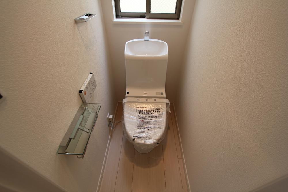 Toilet. Indoor (September 2013) Shooting