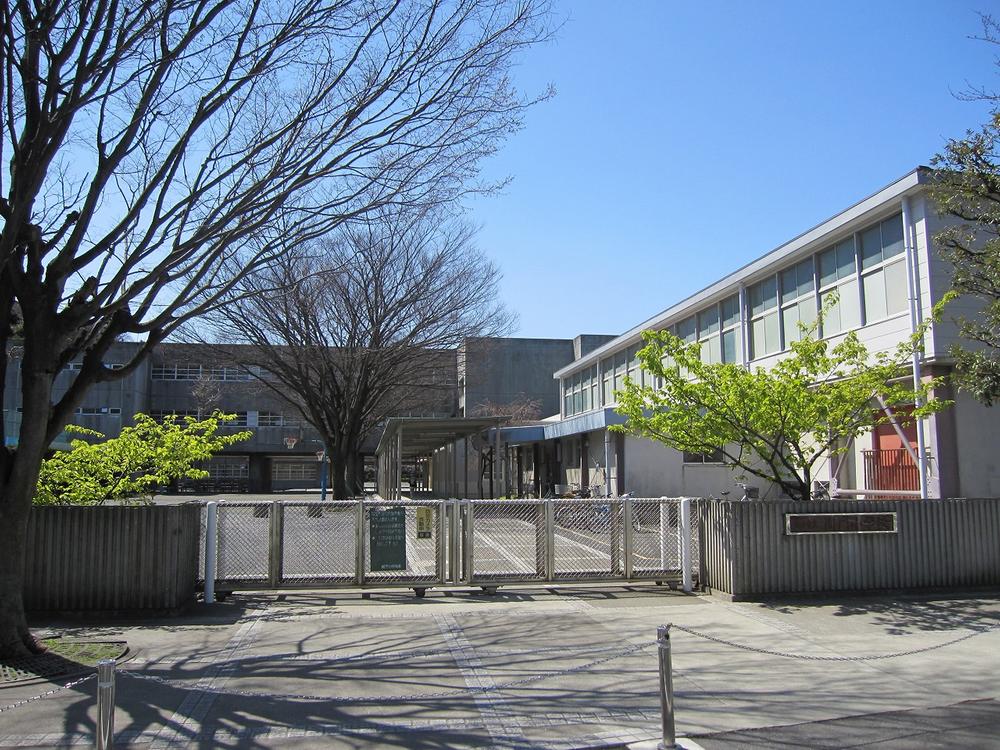 Primary school. 1023m up to elementary school in Yokohama Tatsuma Gate