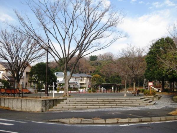 park. 10m to the park