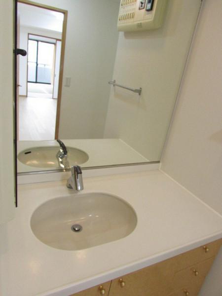 Wash basin, toilet