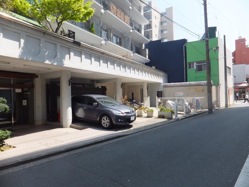 Local appearance photo. Good convenient location is the apartment of charm.