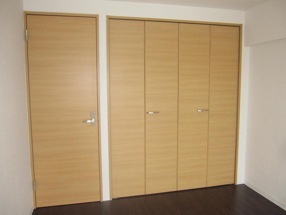 Receipt. About 4.1 Pledge Western-style closet. With all the living room closet. Storage is abundant Floor.