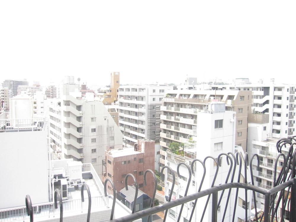 View photos from the dwelling unit. View from the balcony. There is no building, etc. to block the view for each 11-storey top floor, Good view.
