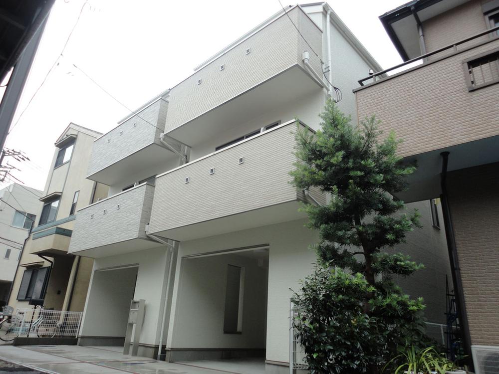 Local appearance photo. Local (08 May 2013) Shooting