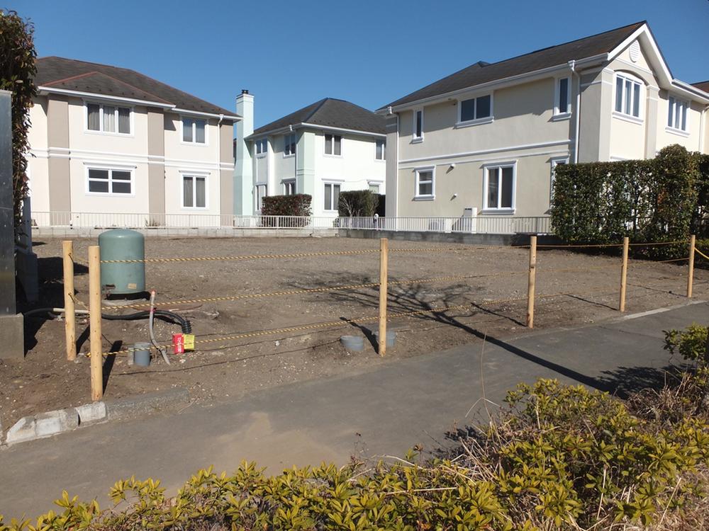 Local land photo. One section of a quiet residential area