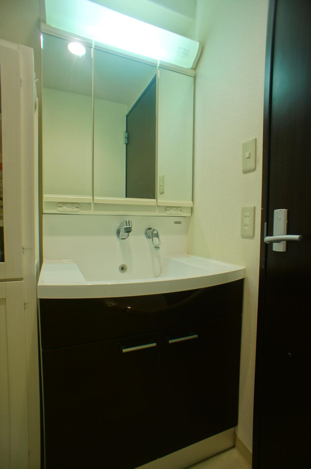 Wash basin, toilet. Wash basin (September 2013) Shooting