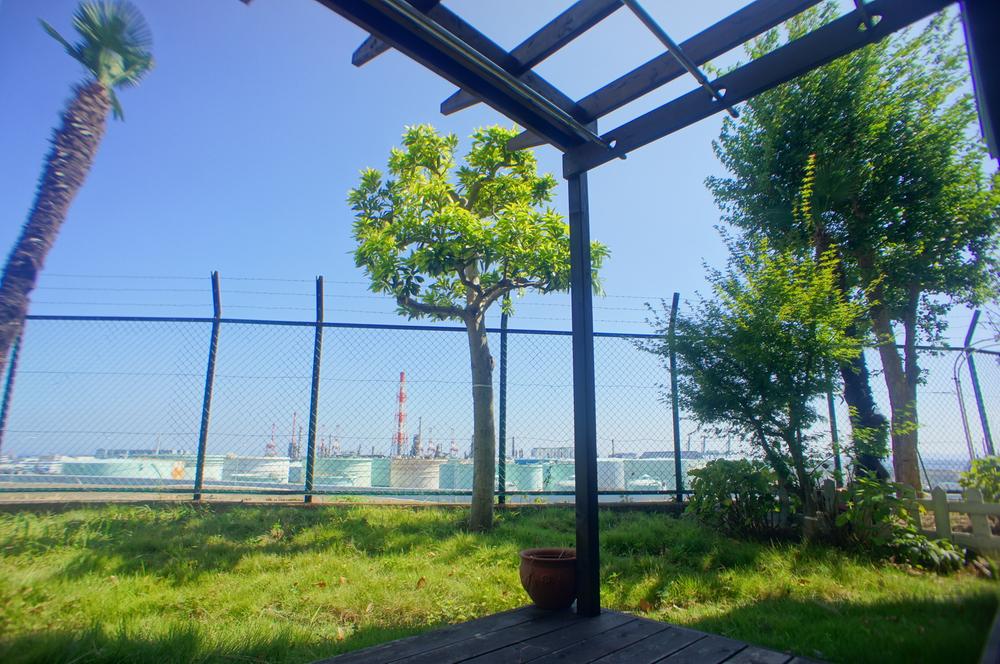 View photos from the dwelling unit. View from the wood deck (September 2013) Shooting