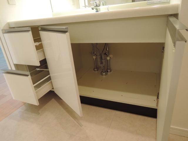 Kitchen. Kitchen storage