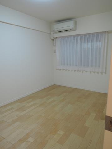 Non-living room. 5.5 Pledge of Western-style