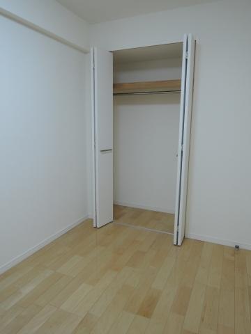 Receipt. Closet (5.5 Pledge of Western-style)