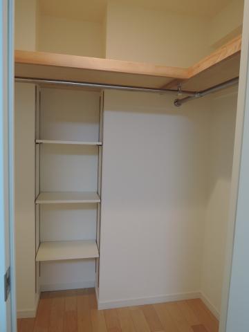 Receipt. Walk-in closet (7.0 Pledge of Western-style)