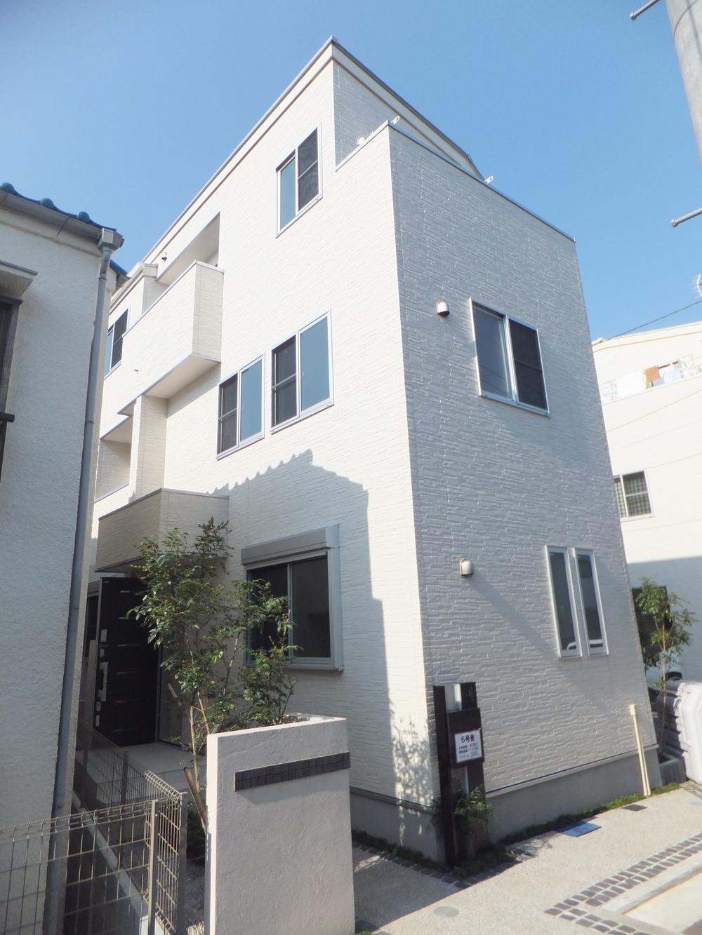 Local appearance photo. 6 Building