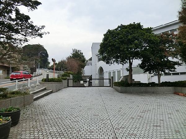 Junior high school. 1400m to Yokohama Municipal Honmoku Junior High School