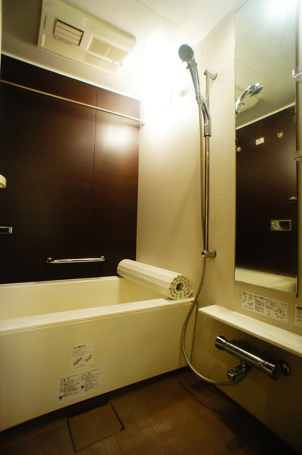 Bathroom. Allowed reheating. Bathroom ventilation drying with a heater (September 2013) Shooting