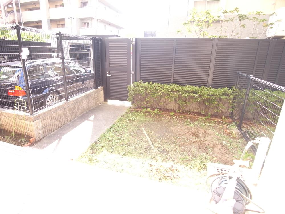 Garden. Private garden + priority rights with parking (11 May 2013) Shooting