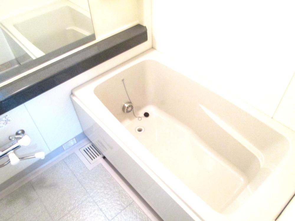 Bathroom. Rooms of shared facilities in addition to the bathroom Jacuzzi ・ There is a sauna!