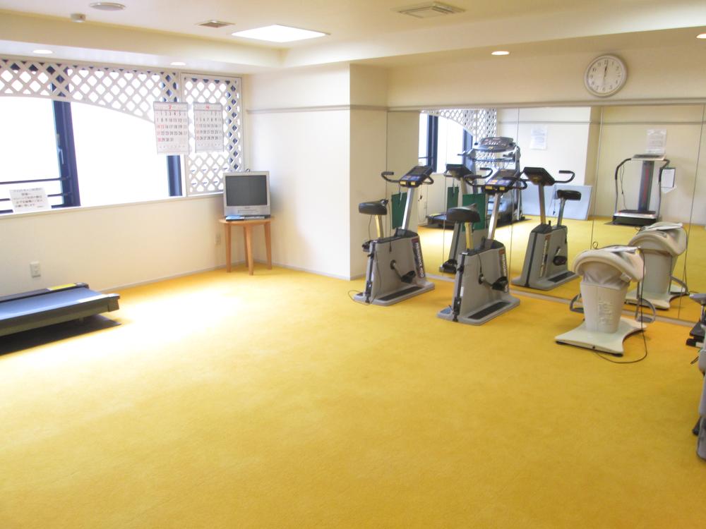 Other common areas. Refresh in the sauna and jacuzzi after a workout in the fitness studio!