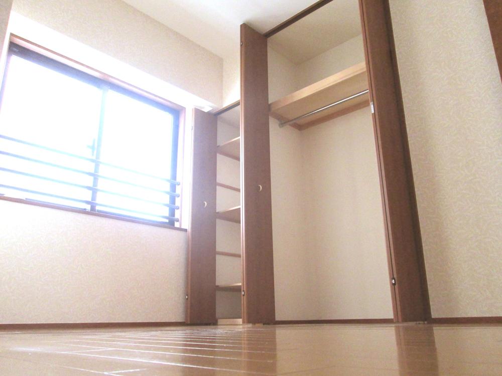 Non-living room. Enhancement also closet to Western-style