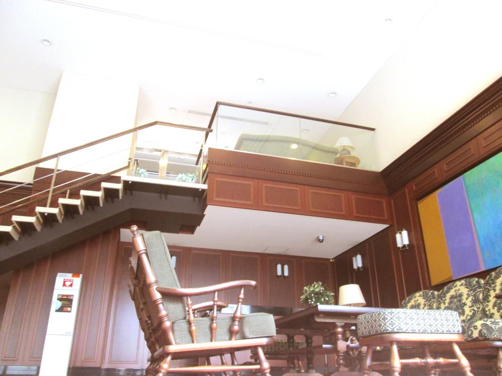 Other common areas. European tone of lounge