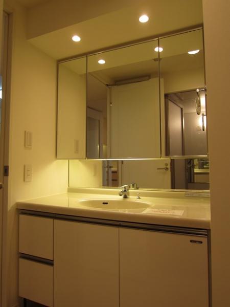 Wash basin, toilet