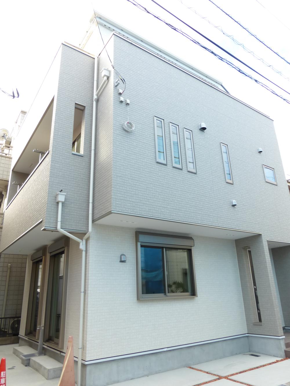 Local appearance photo. Local (December 17, 2013) Shooting Building completed ☆ Balcony space plenty of property!