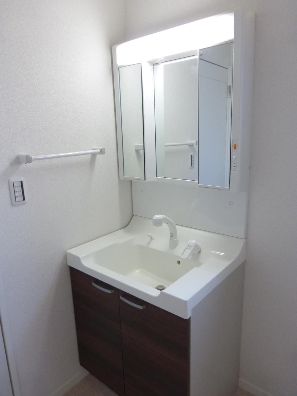 Wash basin, toilet. Indoor (December 17, 2013) Shooting Washstand Brown accents