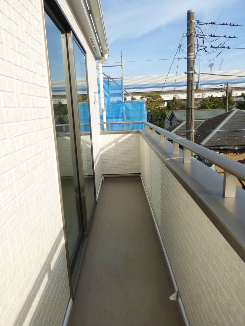 Balcony. Local (December 17, 2013) Shooting Worry of your laundry in a wide balcony!