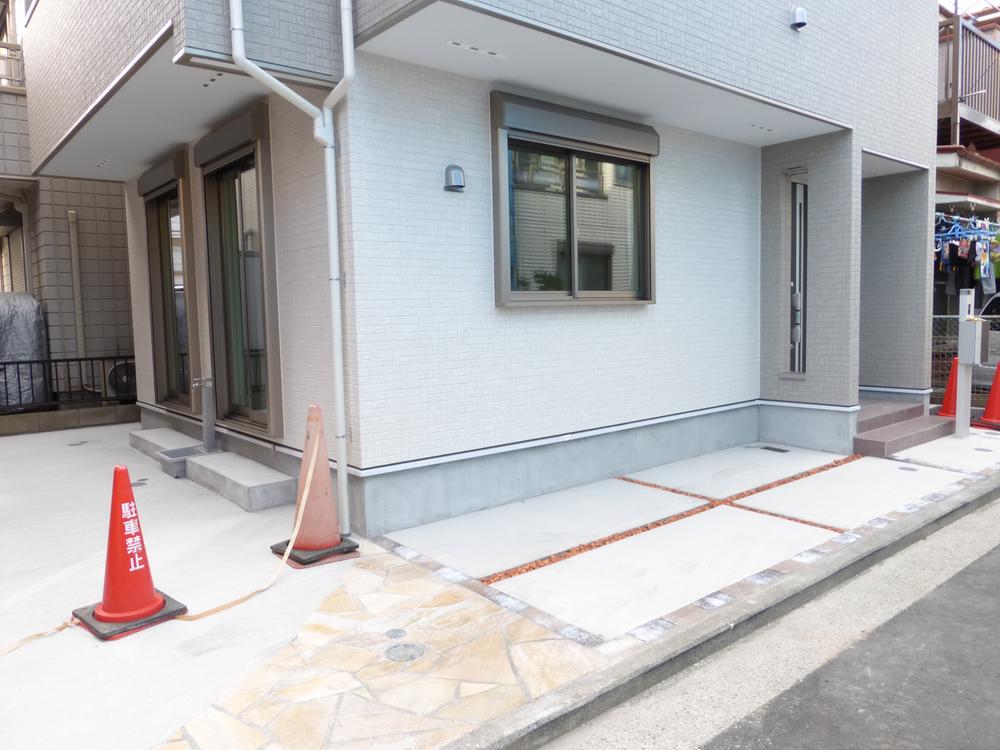 Parking lot. Local (December 17, 2013) Shooting Two car space!