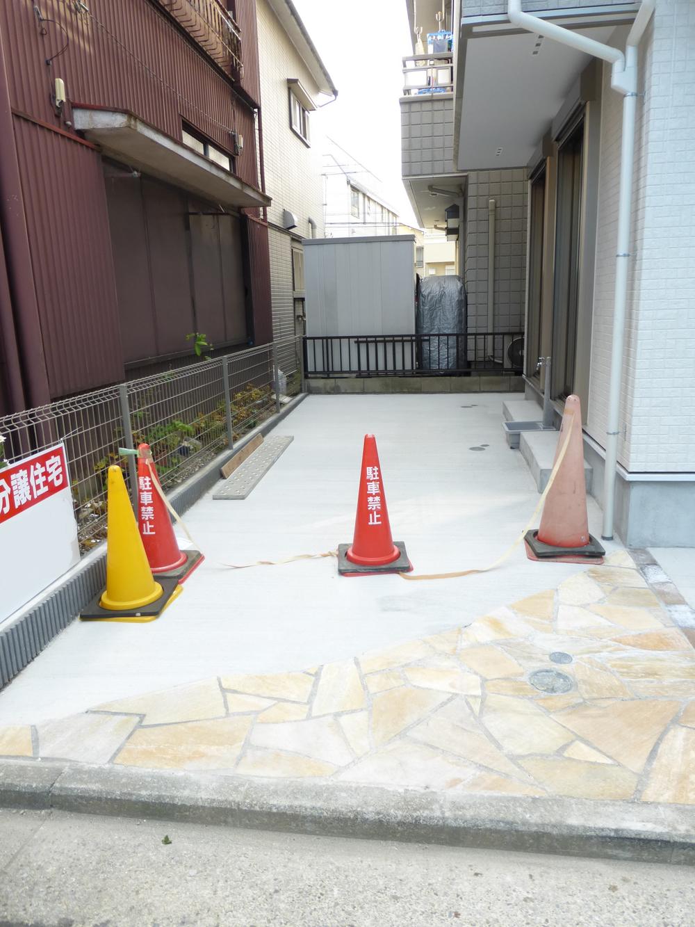 Parking lot. Local (December 17, 2013) Shooting Two car space!