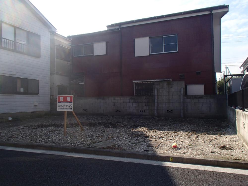 The entire compartment Figure. Local (11 May 2013) Shooting