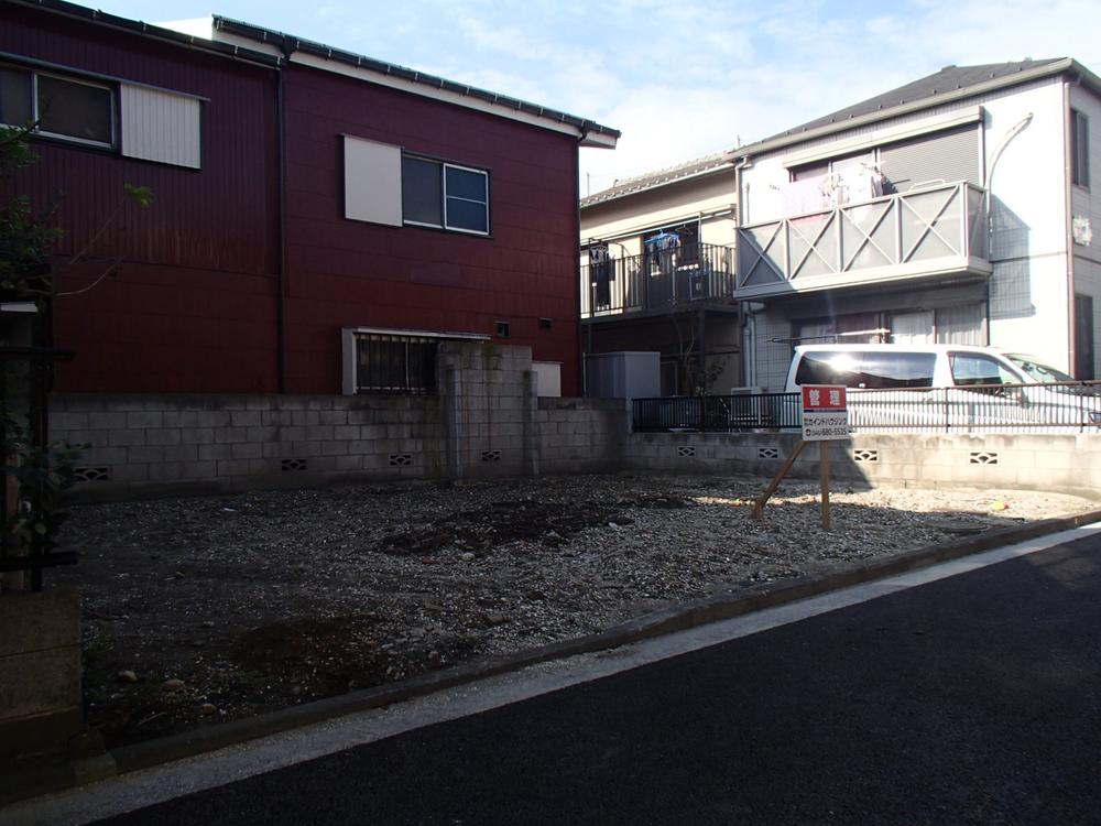 Local photos, including front road. Local (11 May 2013) Shooting