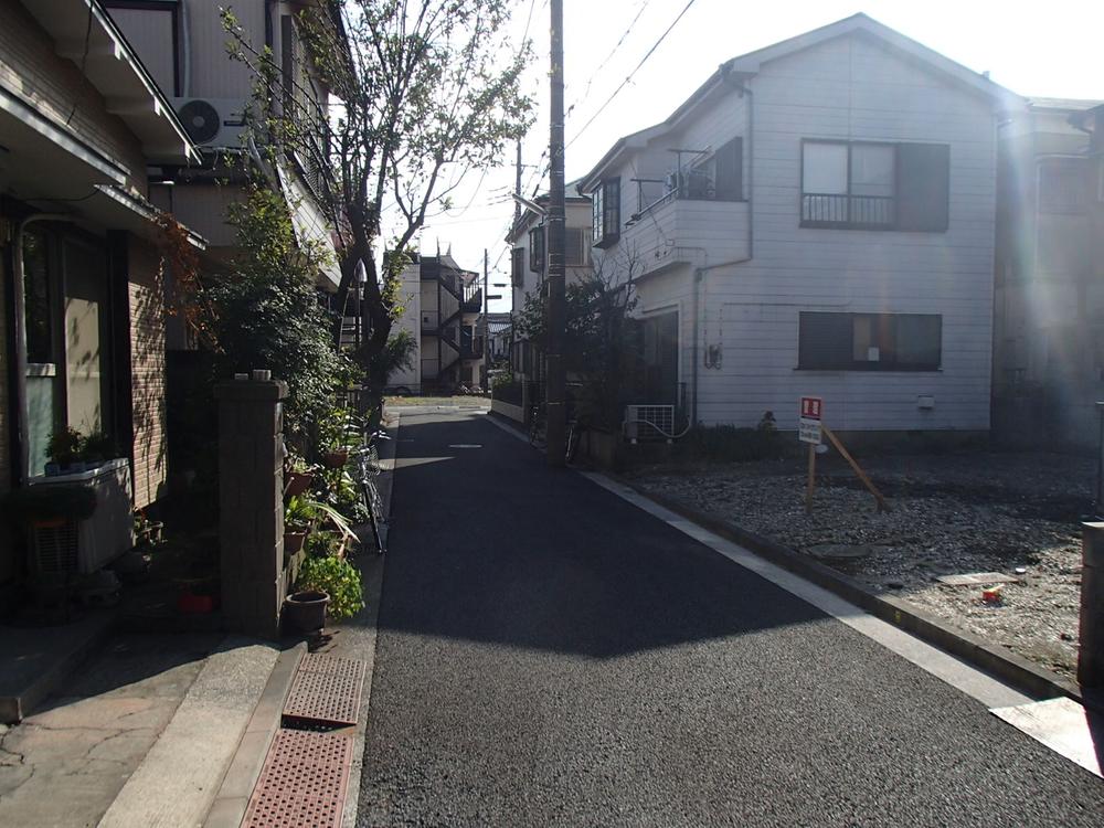 Local photos, including front road. Local (11 May 2013) Shooting