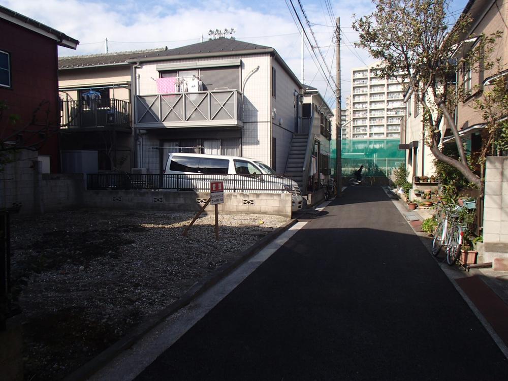 Local photos, including front road. Local (11 May 2013) Shooting