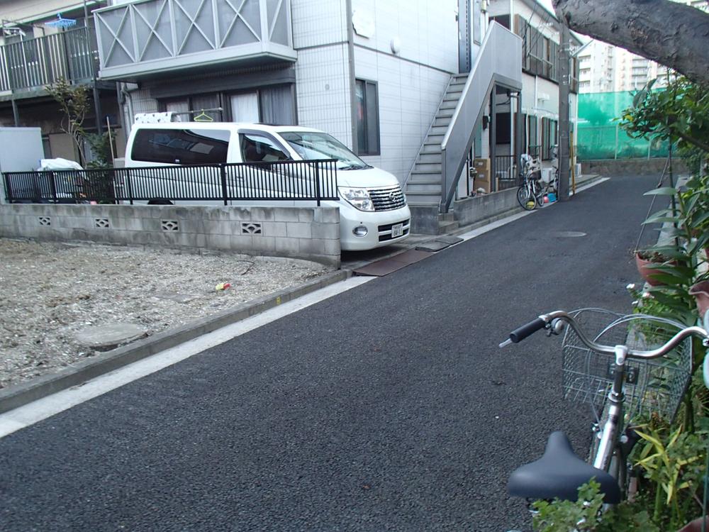 Local photos, including front road. Local (11 May 2013) Shooting