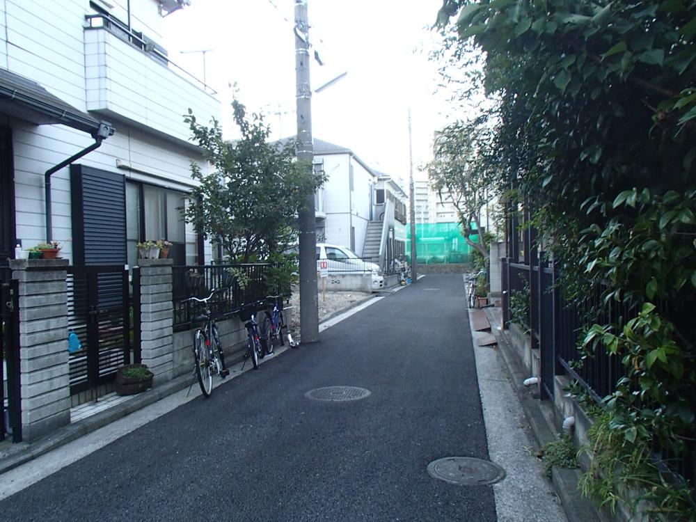 Local photos, including front road. Local (11 May 2013) Shooting