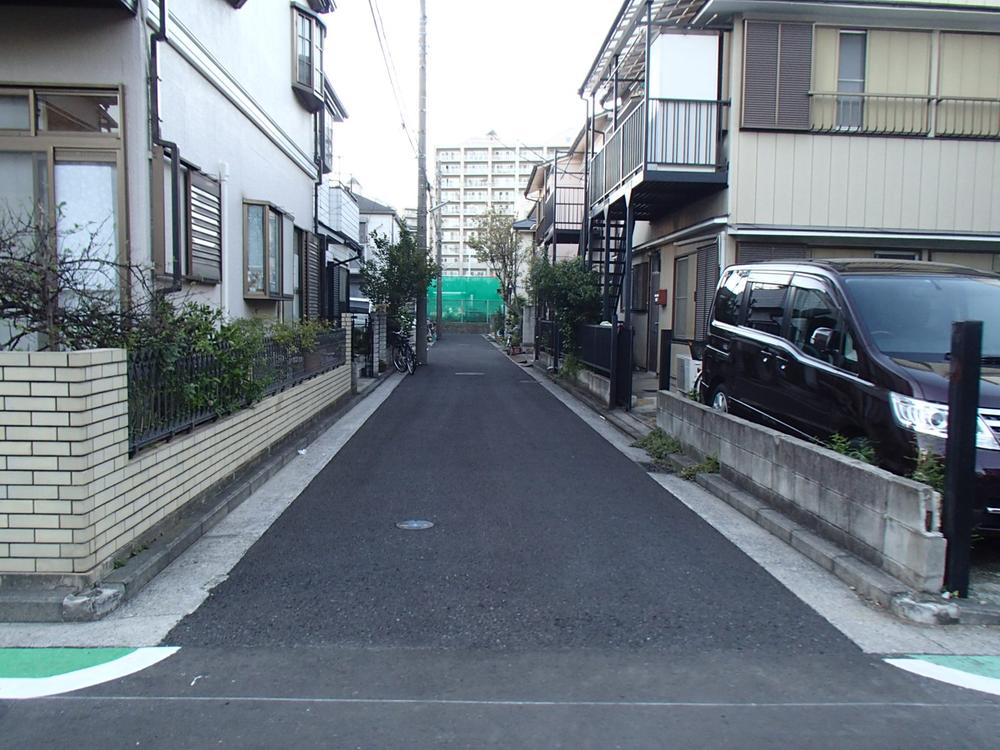 Local photos, including front road. Local (11 May 2013) Shooting