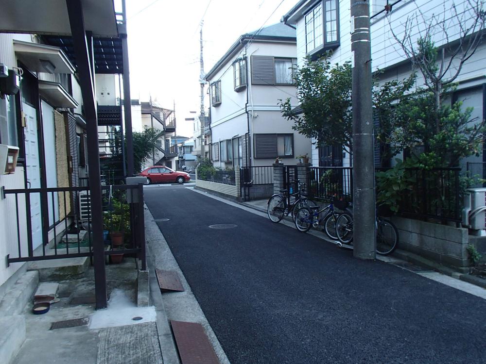 Local photos, including front road. Local (11 May 2013) Shooting