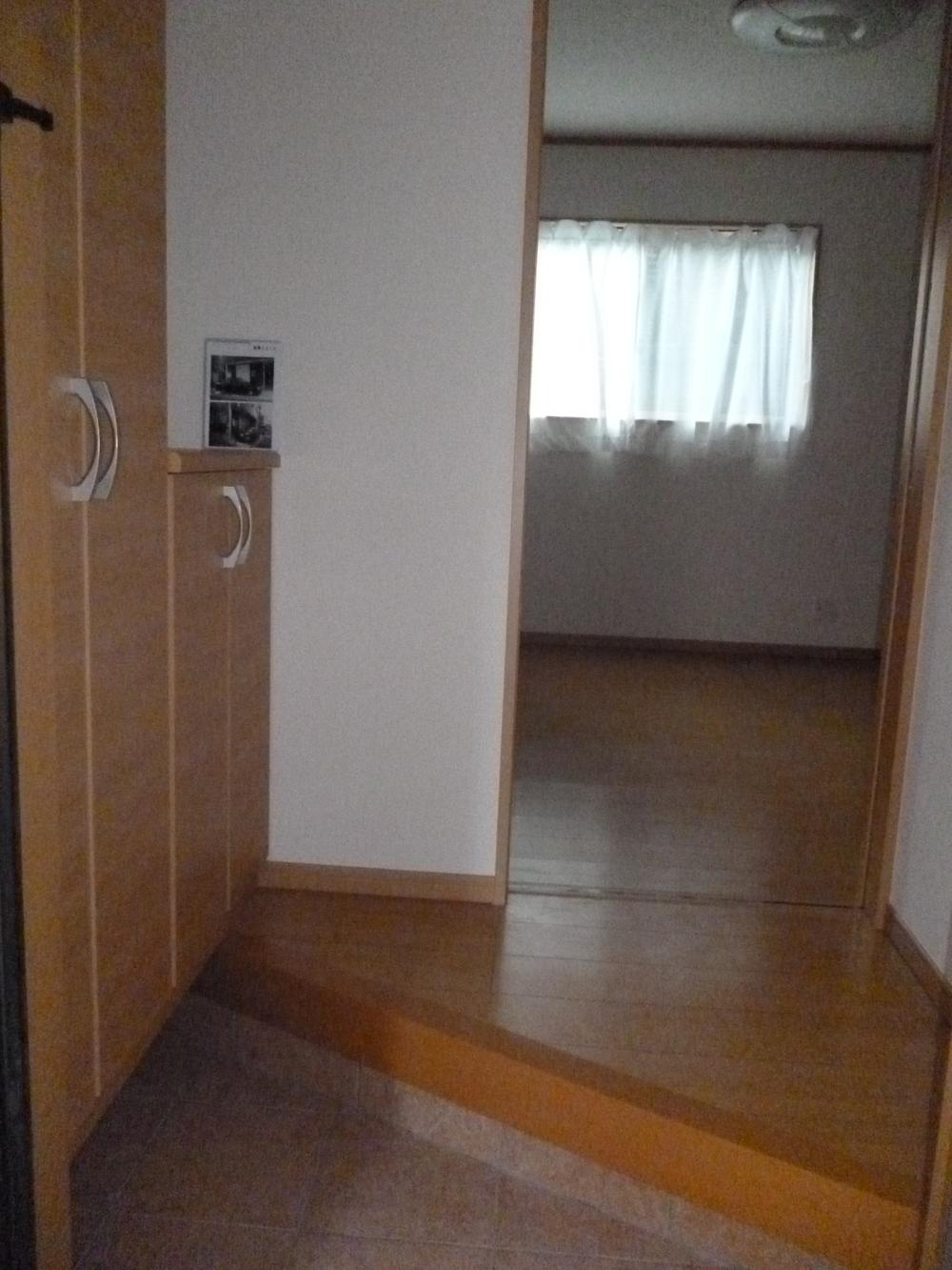 Entrance. Local (12 May 2013) Shooting