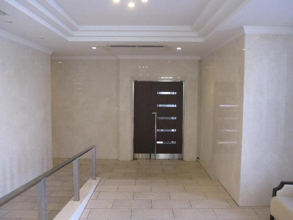 Entrance. Common areas