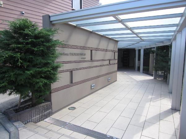 Entrance. Common areas