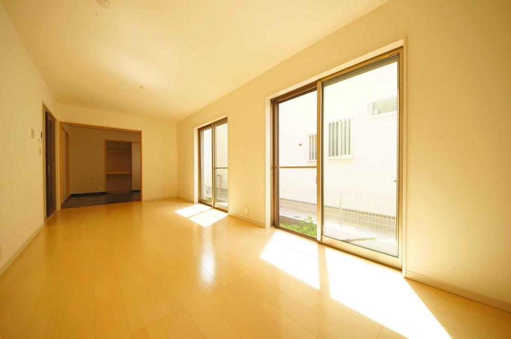 Living. Indoor (September 2013) Shooting, The window is a bright living large.