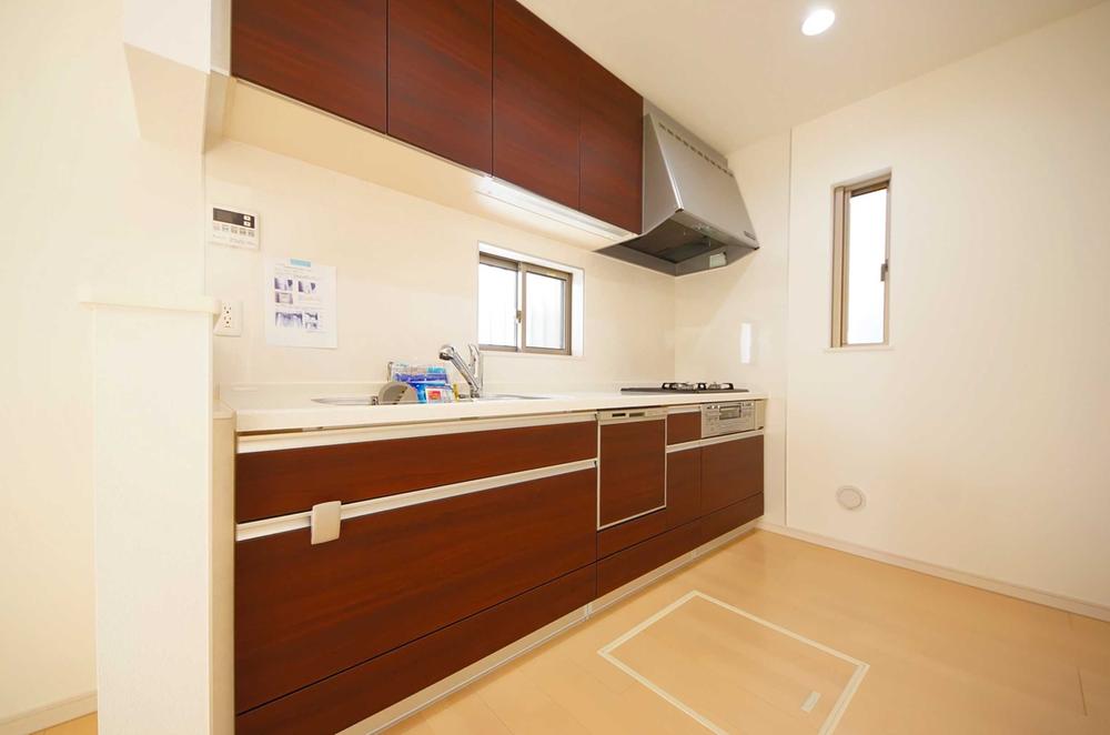 Kitchen. Indoor (September 2013) Shooting, Feeling of luxury is a system Kitchen.