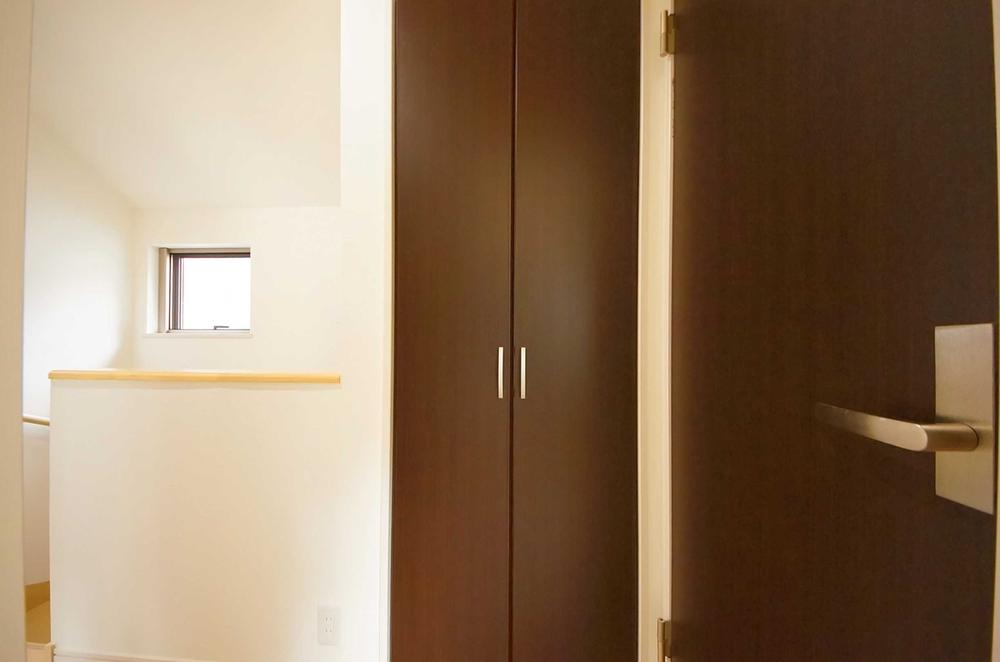 Receipt. Indoor (September 2013) Shooting, There are also storage space on the second floor of the landing.