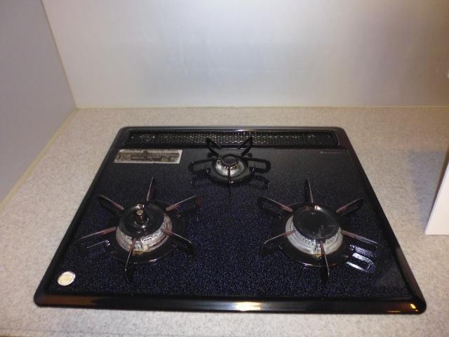 Kitchen. Glass top stove