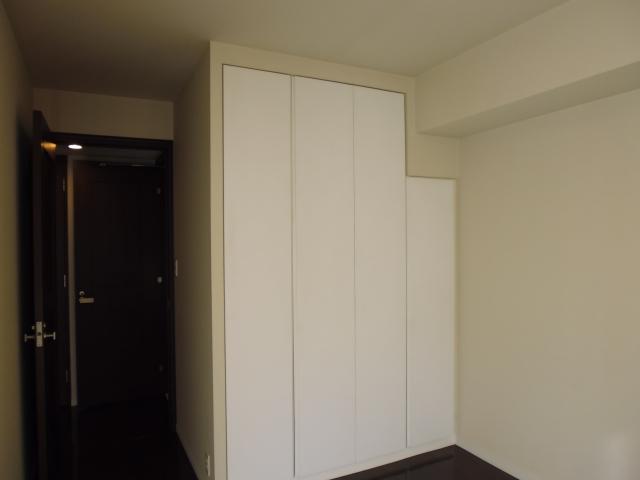 Receipt. Closet (Western-style 6.2 Pledge)